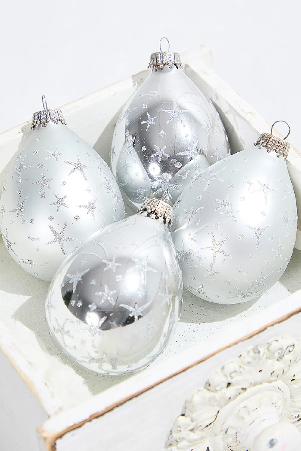 Decorator's Warehouse 4ct Glass Drop Bright Silver & Silver Pearl with Silver Stars > White Christmas|Boxed Sets