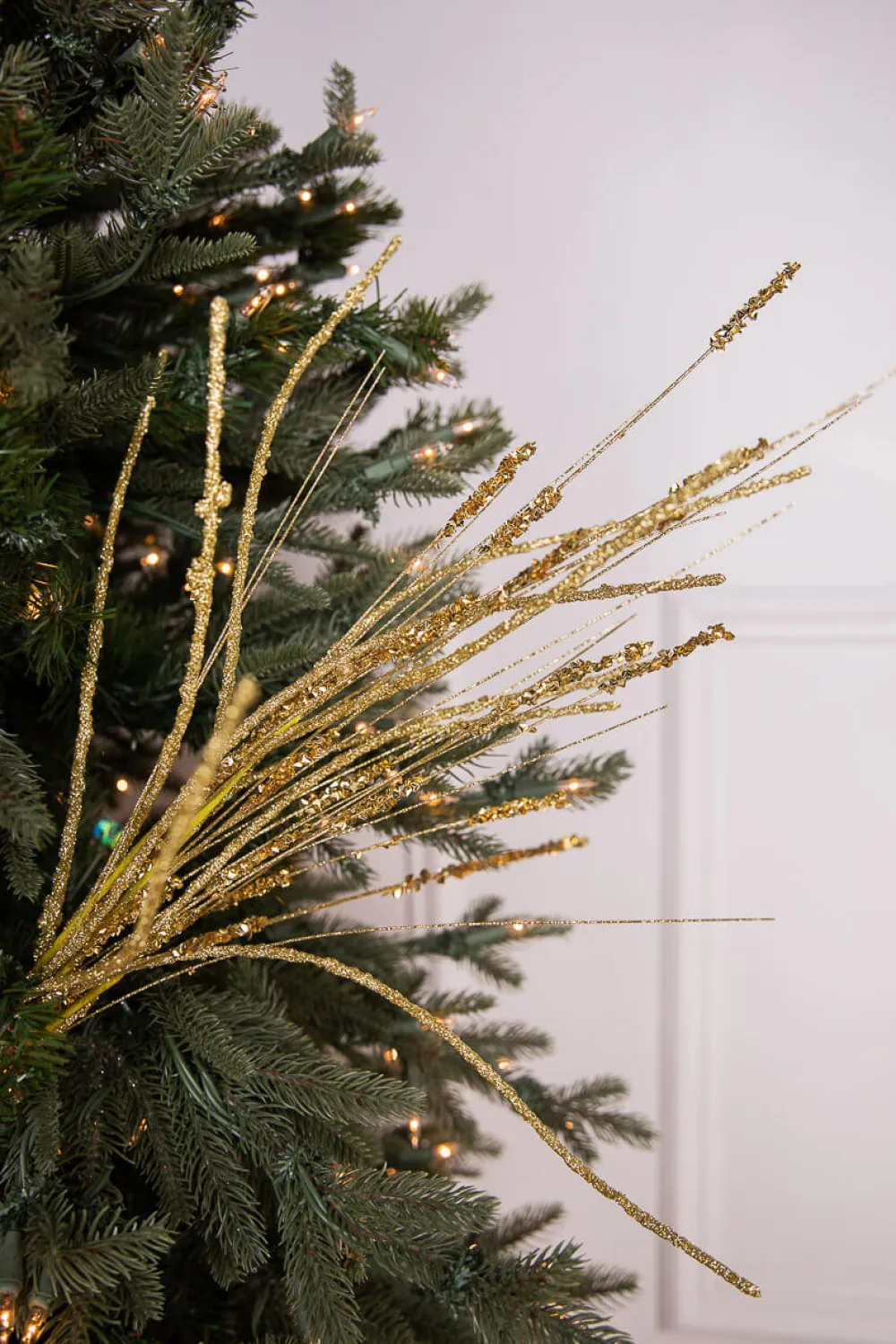 Decorator's Warehouse 31” Grass Berry Spray > Merry & Bright|Classic Christmas