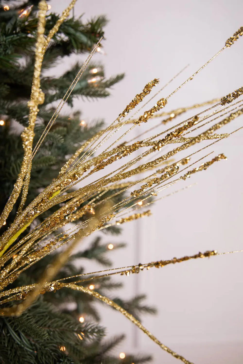 Decorator's Warehouse 31” Grass Berry Spray > Merry & Bright|Classic Christmas