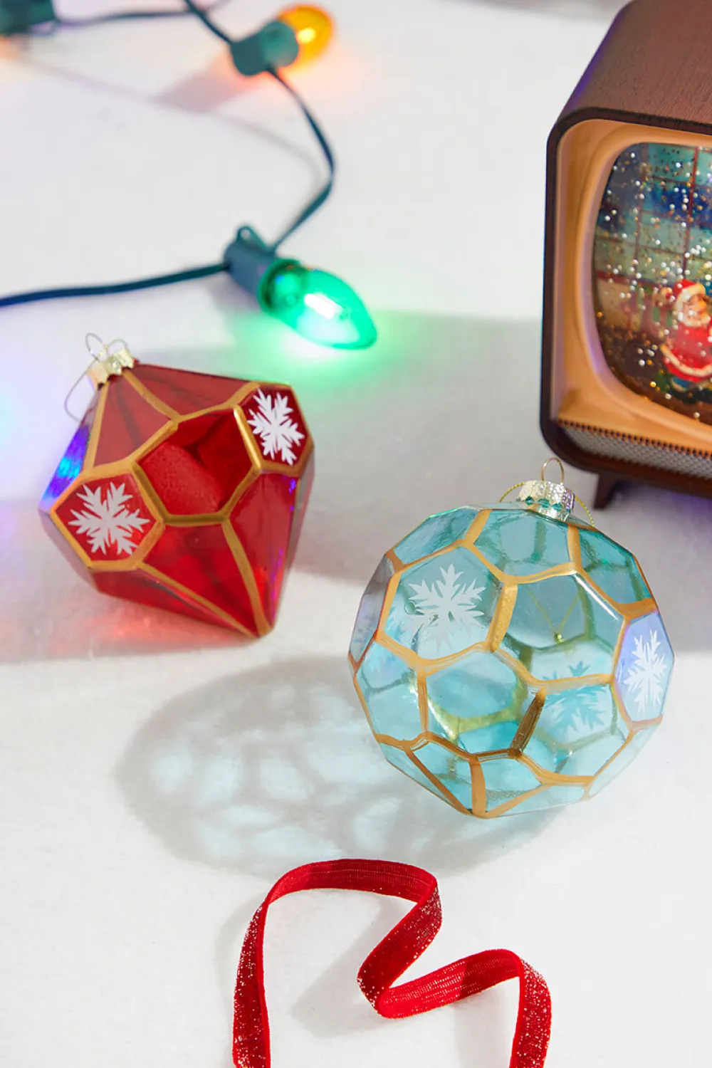 Decorator's Warehouse 4” Holiday Glass Ornament (Ball/Onion) > Christmas Decor|Retro Brites