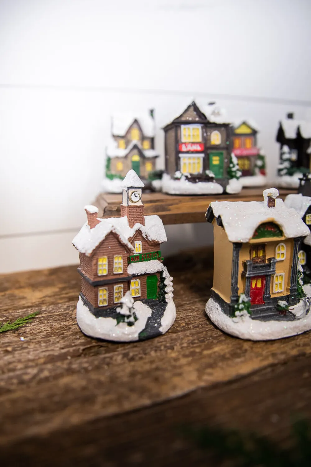 Decorator's Warehouse Lighted Holiday House with Battery Powered LEDs > Christmas Decor|Christmas Accents