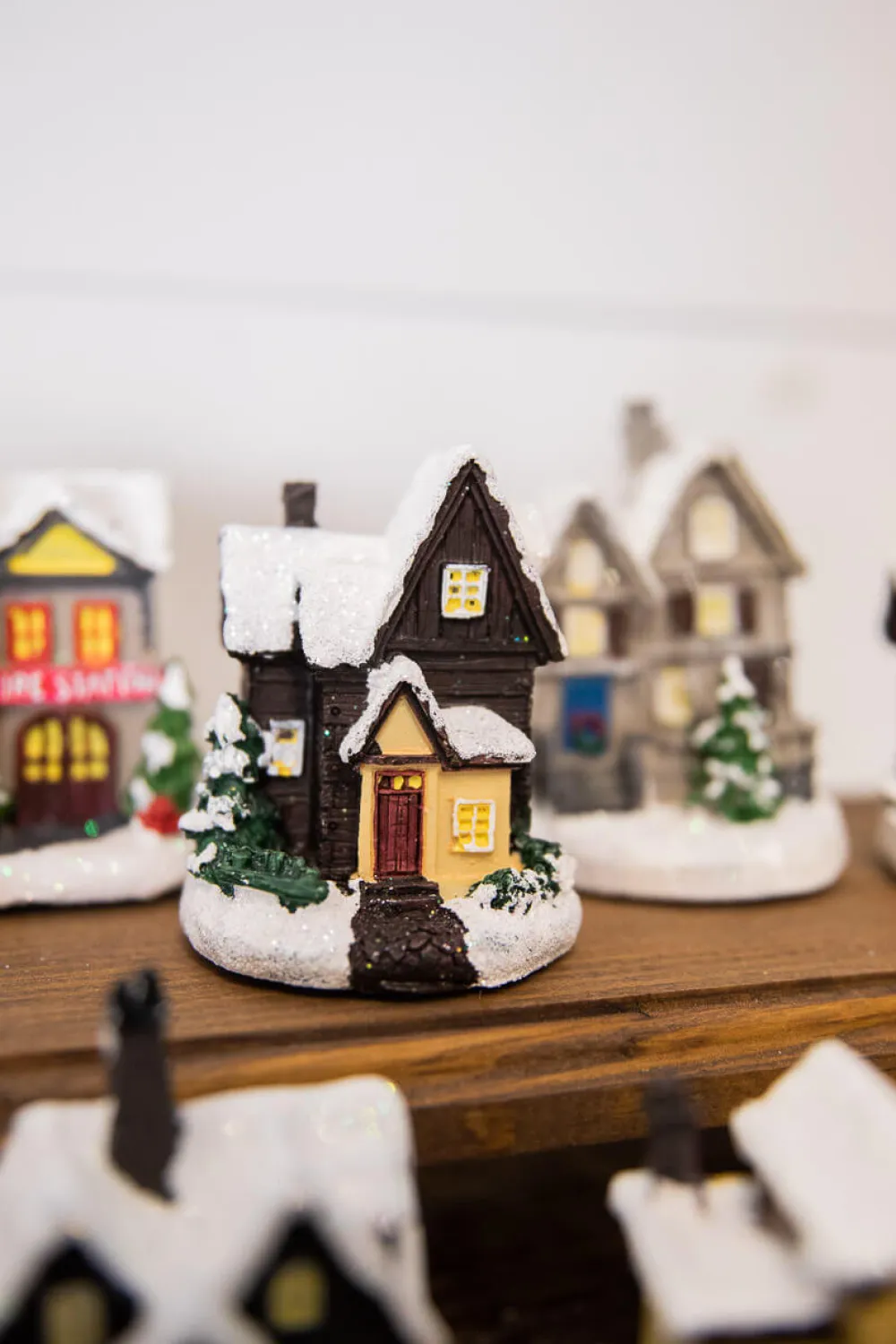 Decorator's Warehouse Lighted Holiday House with Battery Powered LEDs > Christmas Decor|Christmas Accents