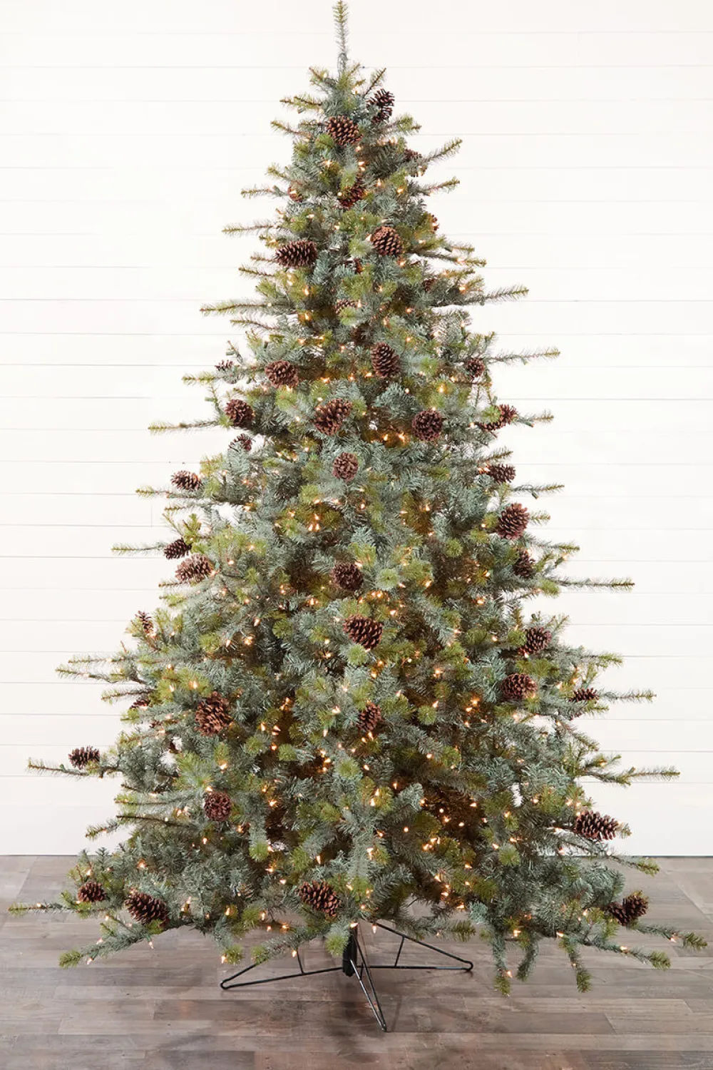 Decorator's Warehouse 9' Mammoth Pine Christmas Tree with 1,300 Lights > Green|9 Feet