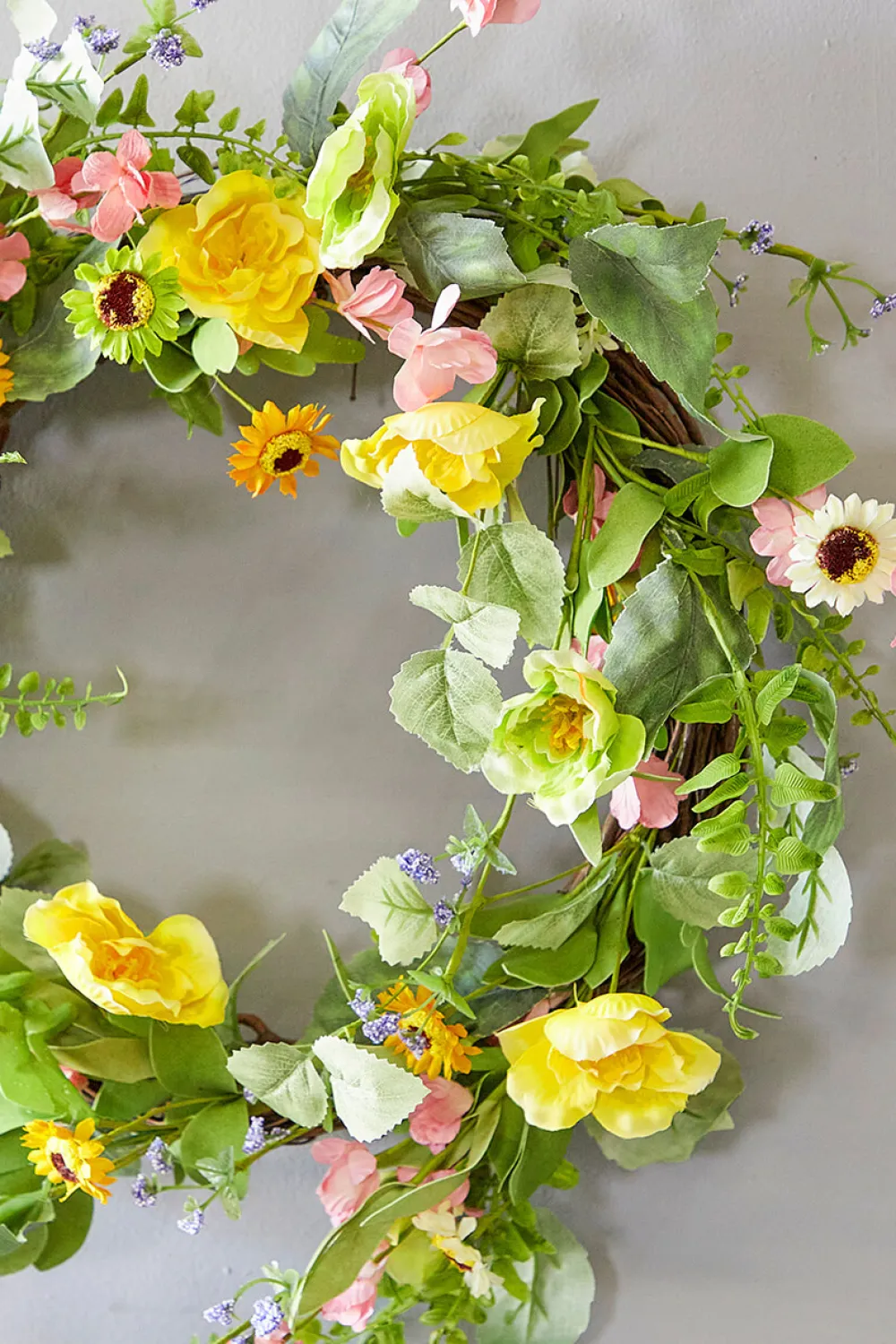 Decorator's Warehouse 24" Mixed Flower Wreath > Christmas Decor|All Wreaths