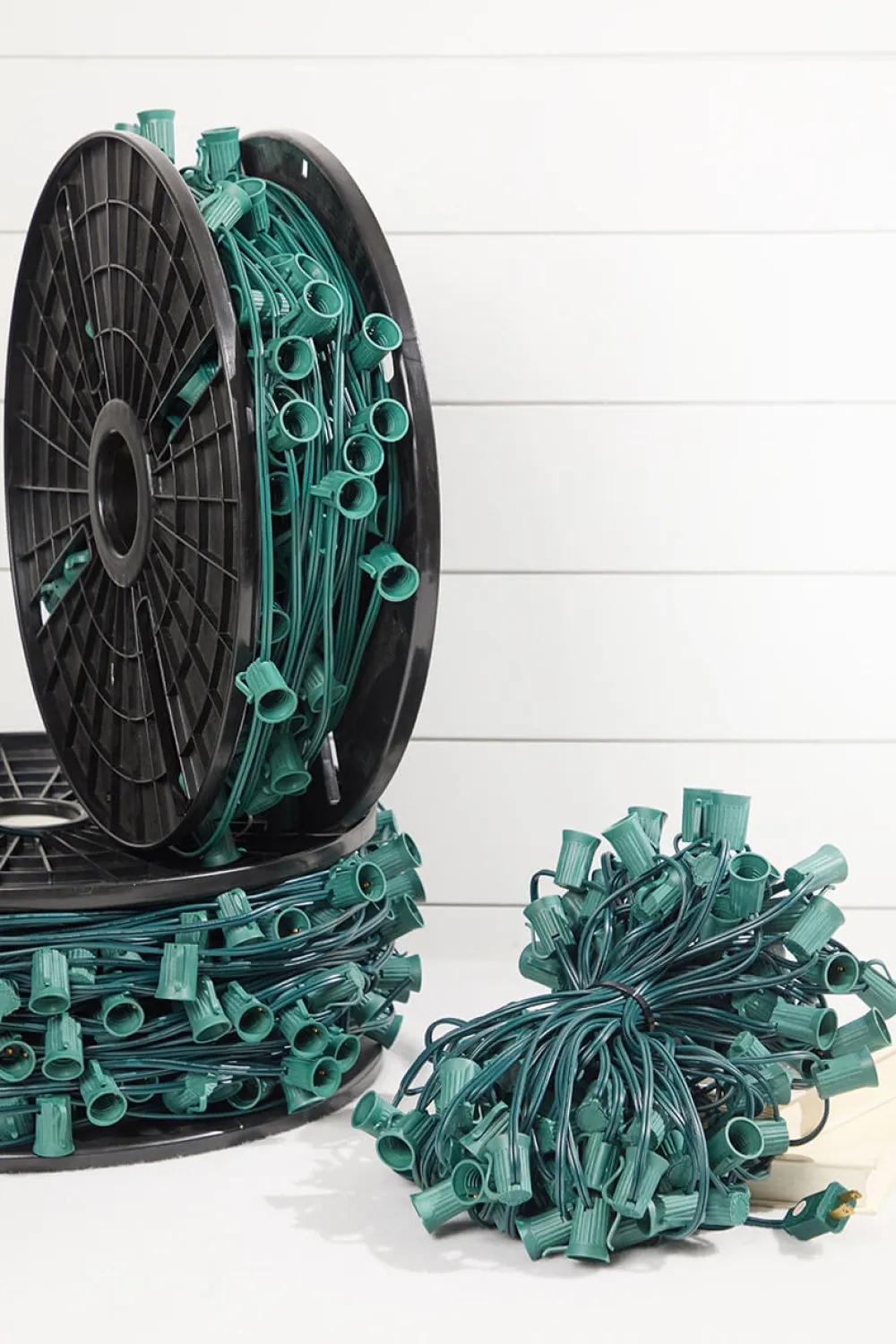 Decorator's Warehouse 250' Outdoor Christmas Lighting Kit - Cool White/Blue > Outdoor Christmas Lighting Kits|C9 Bulbs