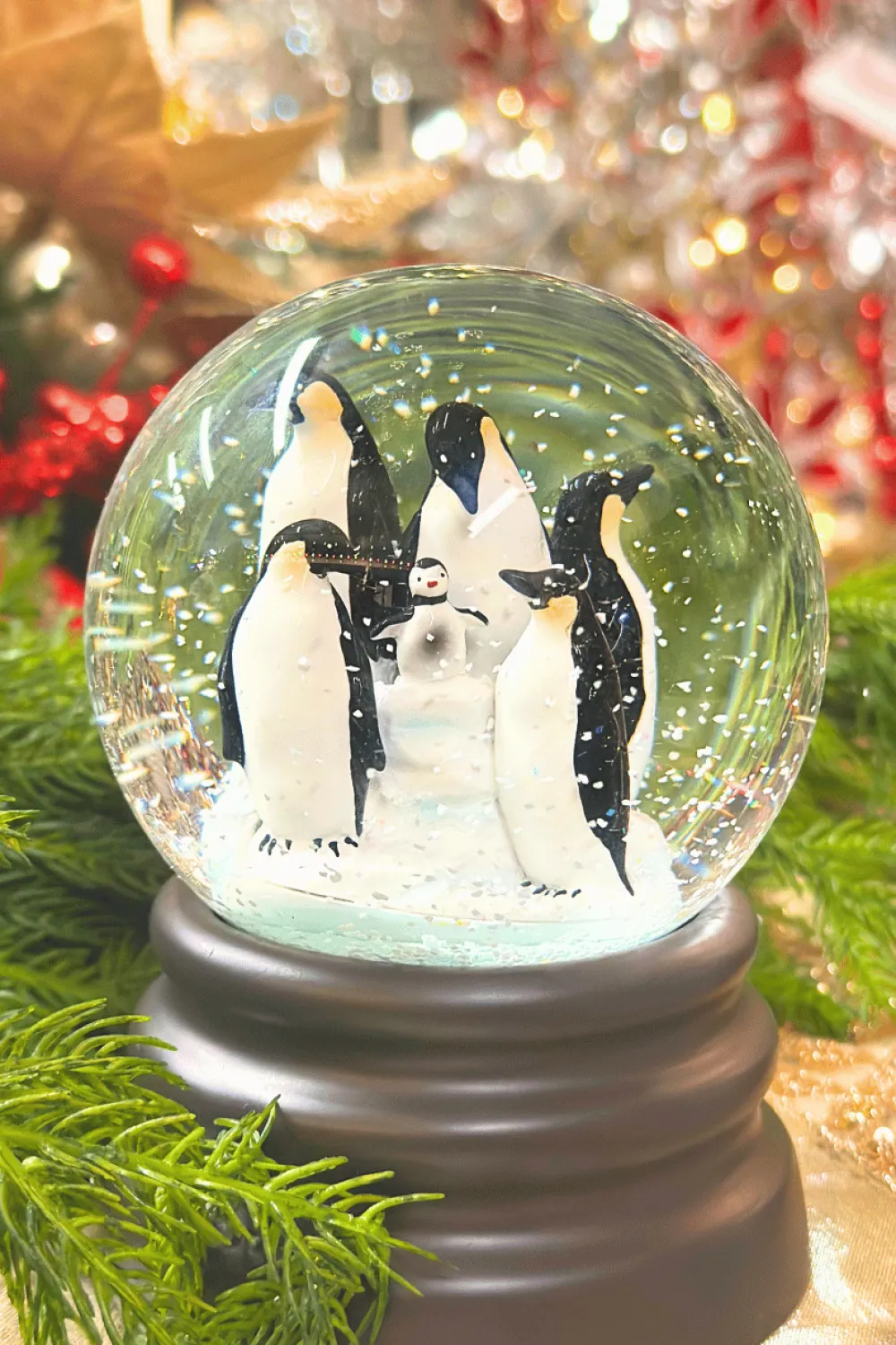Decorator's Warehouse 8" Penguin or Cardinal Snow Globe > Water Globes|Sale