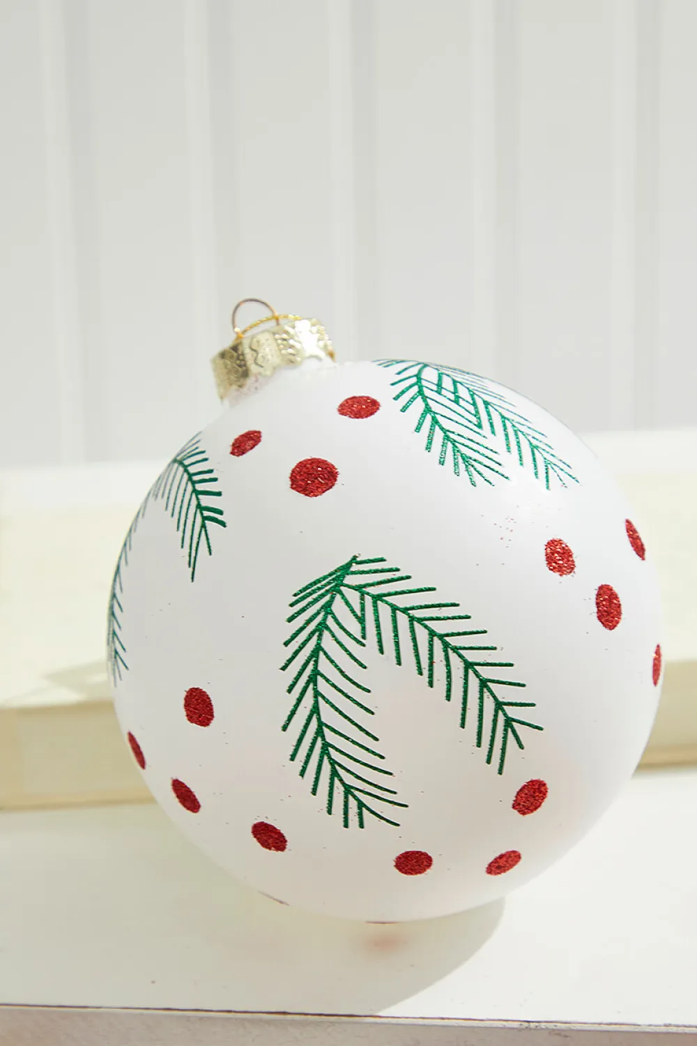 Decorator's Warehouse 5" Red/White Christmas Ball Ornaments - Set of 6 > Boxed Sets|Christmas Decor
