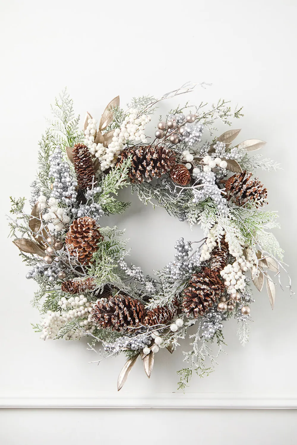 Decorator's Warehouse 24" Rustic Christmas Wreath > White Christmas|Red & Silver