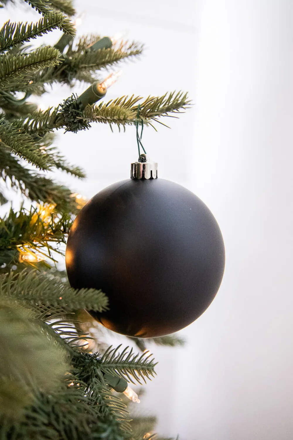 Decorator's Warehouse 3.9” Shiny/Matte Black Shatterproof Ornaments - Set of 4 > Boxed Sets|Nutcracker