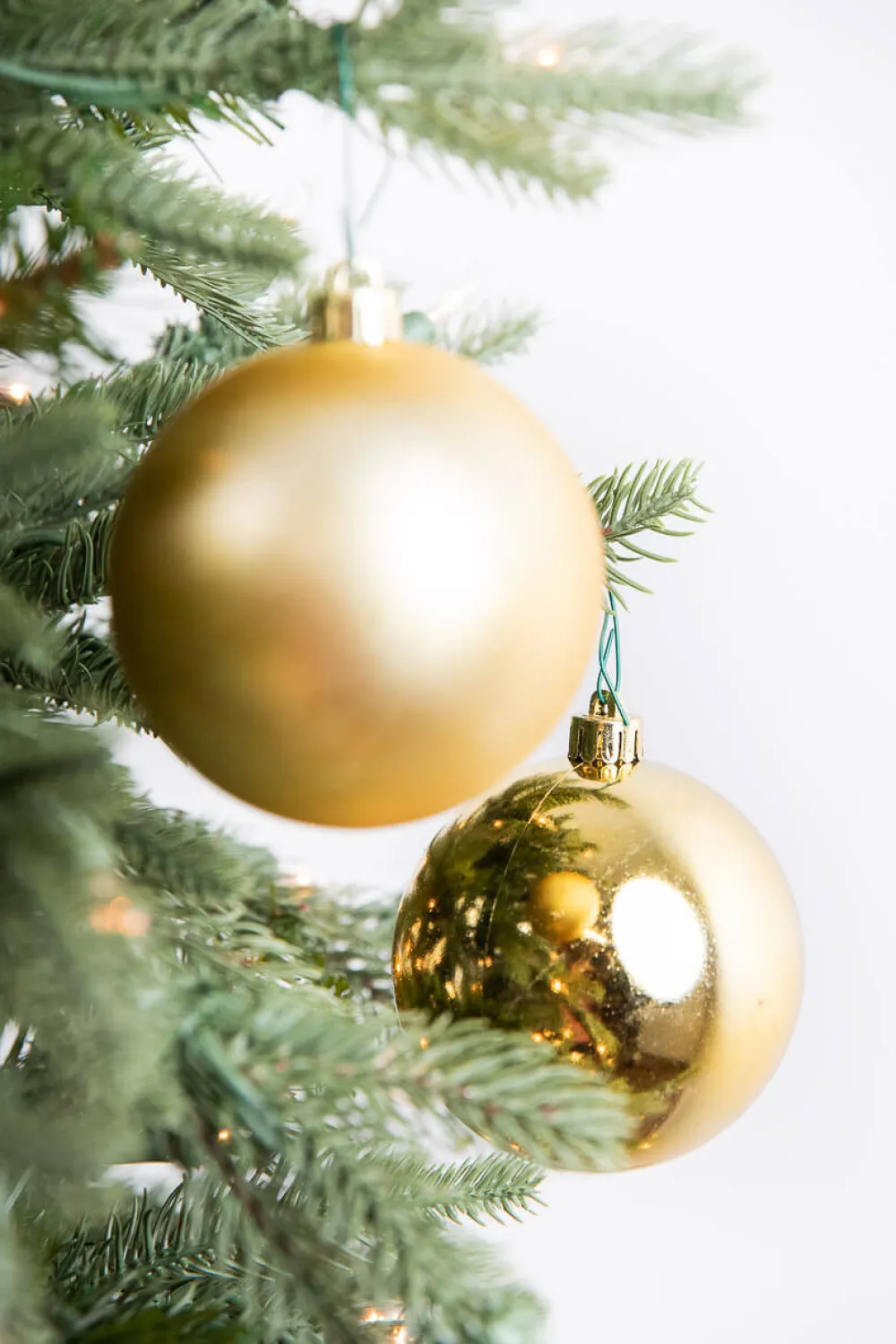 Decorator's Warehouse 3.9” Shiny/Matte Gold Shatterproof Ornaments - Set of 4 > Classic Christmas|Nutcracker