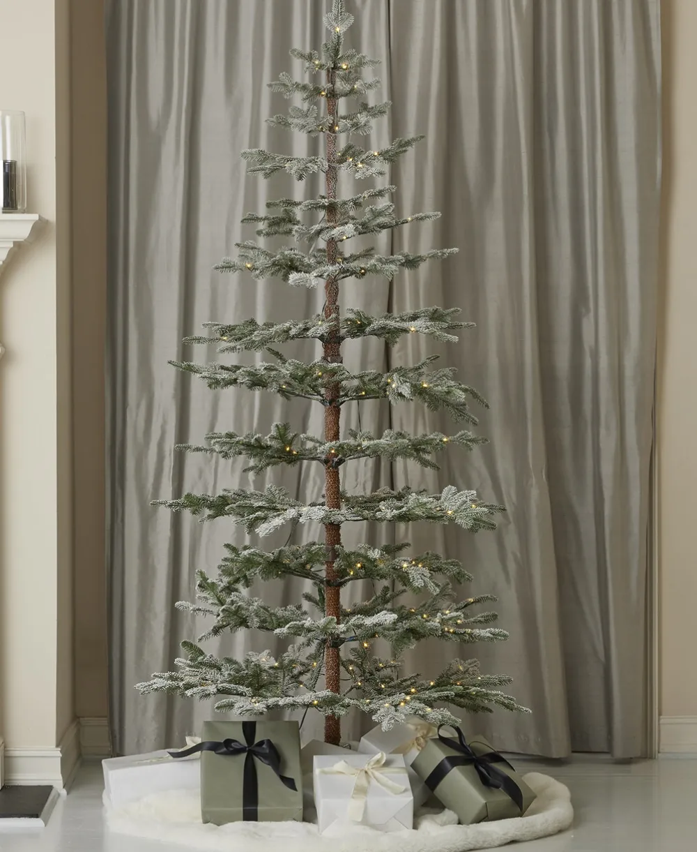 Decorator's Warehouse 7.5' Sierra Pine Lightly Flocked Tree with 300 Warm White LED Lights > Christmas Decor|Flocked Or White