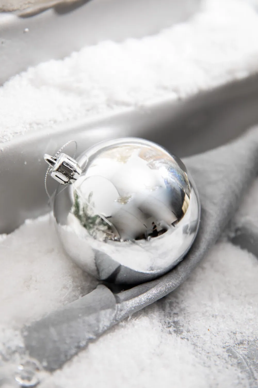 Decorator's Warehouse 3" Silver Shiny Ball - Box of 6 > White Christmas|Boxed Sets