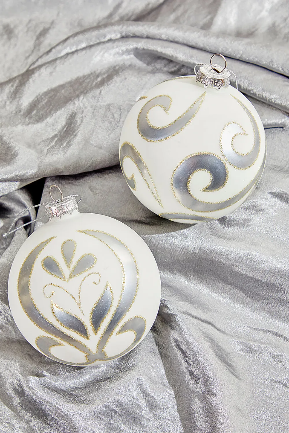 Decorator's Warehouse 4" Swirl Holiday Ball Ornament > Christmas Ornaments|White Christmas