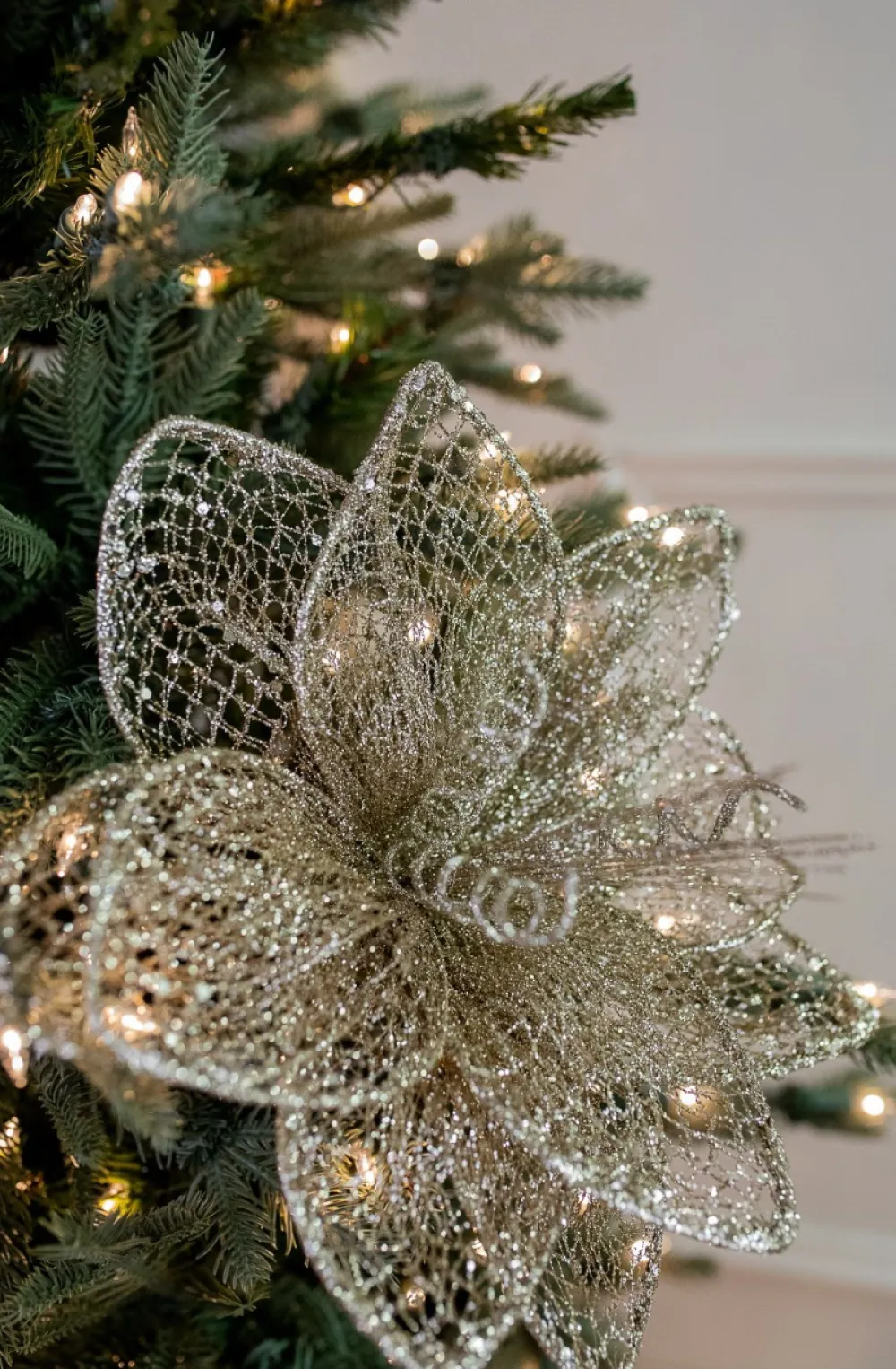 Decorator's Warehouse 24” x 12" Champagne Glitter Sequin Mesh Poinsettia Stem > Christmas Decor|Natural Elegance