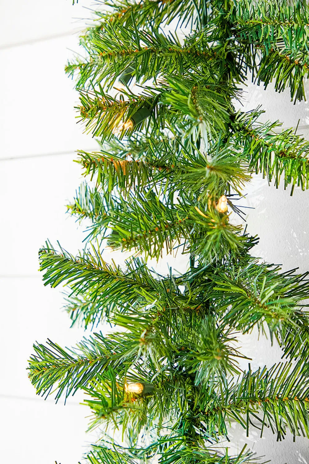 Decorator's Warehouse 9' x 10" Norway Pine Garland 200T/50Clear/Outdoor/UL > Christmas Decor|Outdoor Lighting