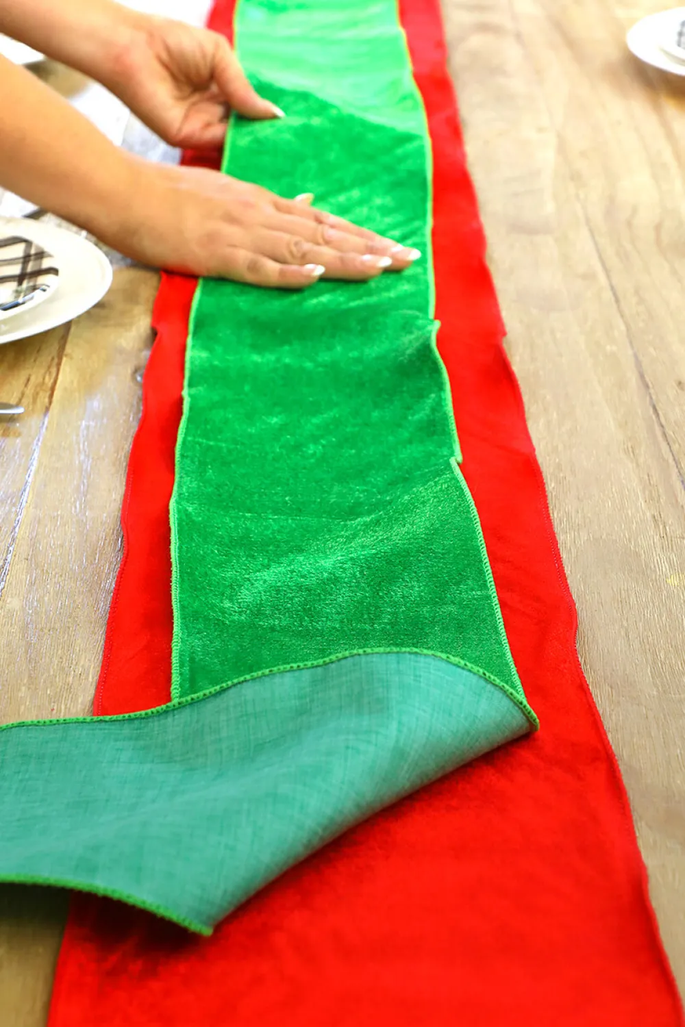 Decorator's Warehouse 5.5" x 9' Table Runner on a Roll Green > Best Sellers|Christmas Textiles