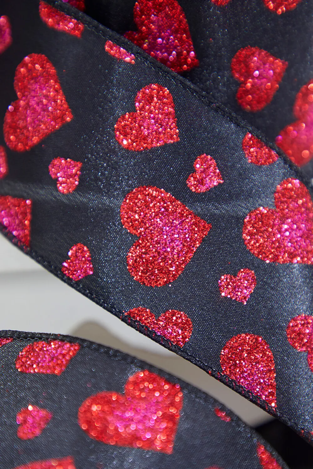 Decorator's Warehouse 2.5" x 10 Yards Red Glitter Heart Black Ribbon > Valentine'S Ribbon|Christmas Decor